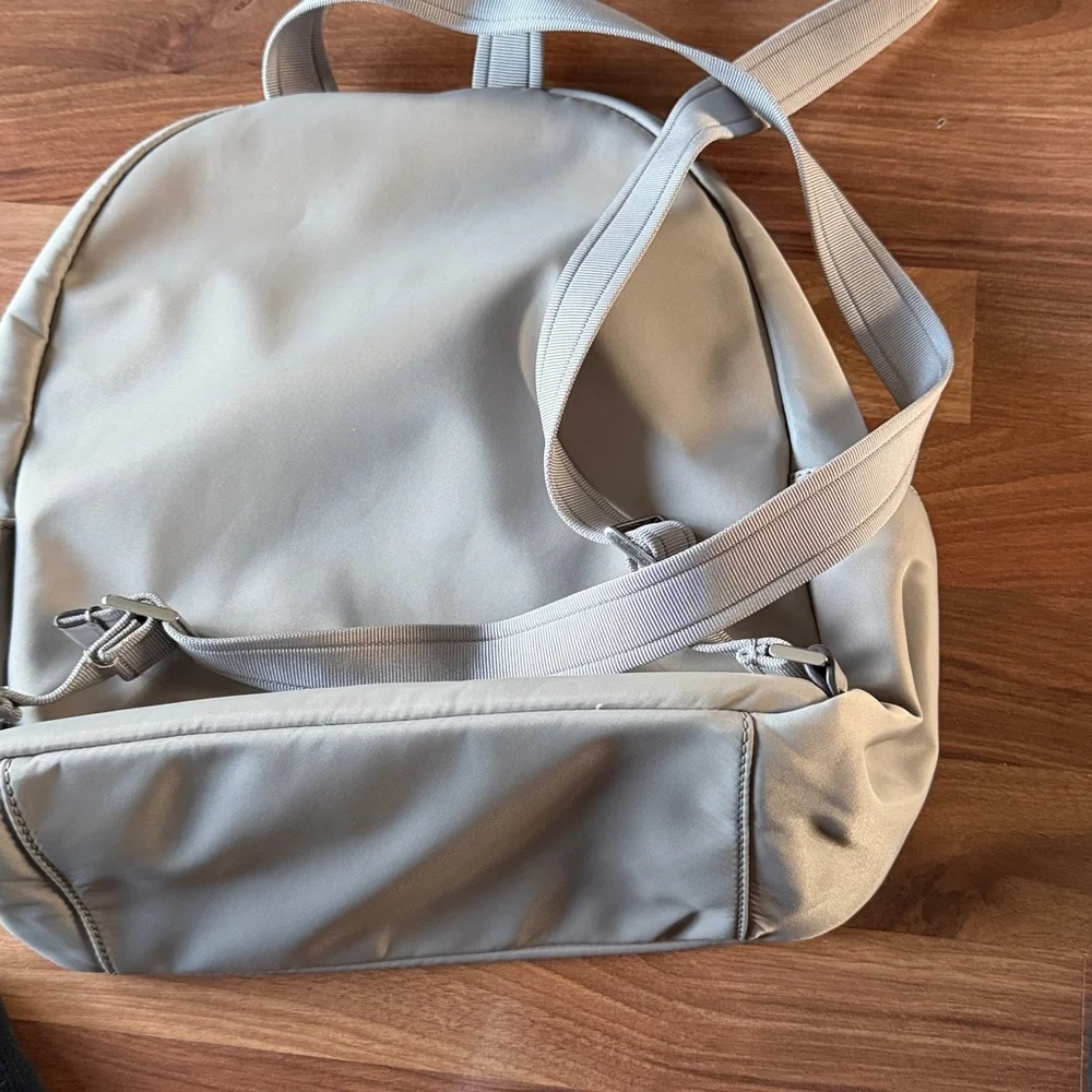 Kate Spade backpack - Picture 8 of 13